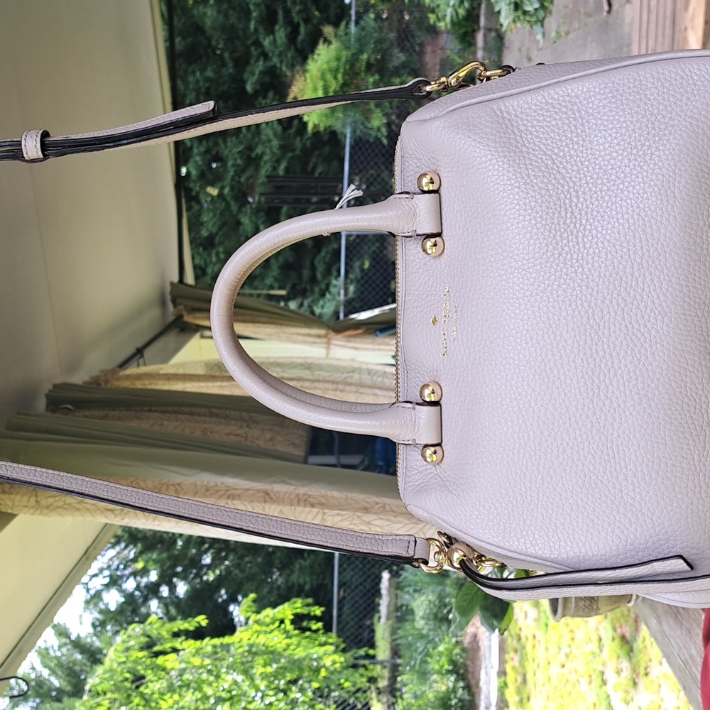 Kate Spade Leather Dove Gray, Gold Hardware NEW EXCELLENT CONDITION - Picture 2 of 13